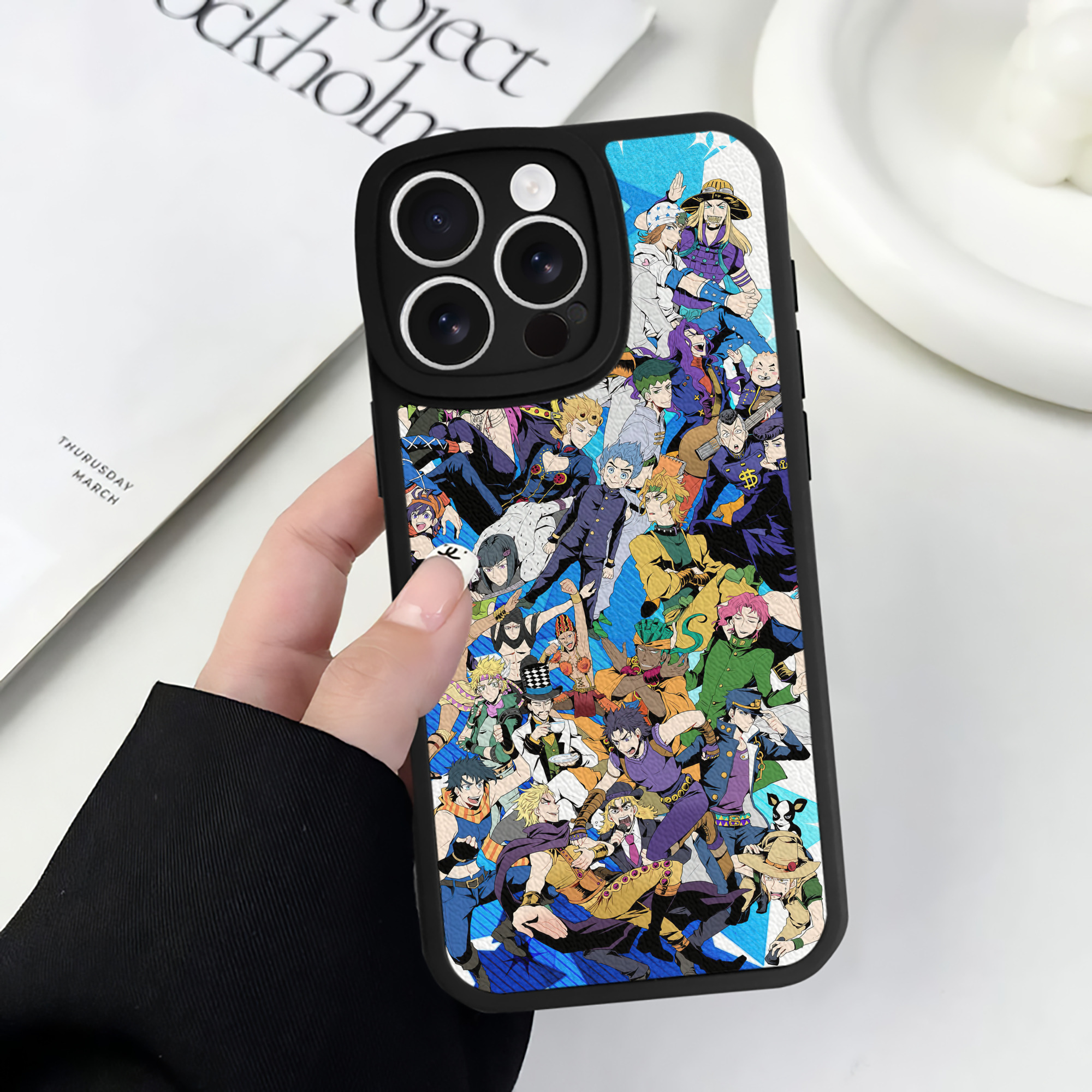 （画像用） ジョジョの奇妙な冒険 JoJo's Bizarre Adventure 【iPhone 16シリーズ対応】シリコンスマホケース（レザー調） 材質：シリコン